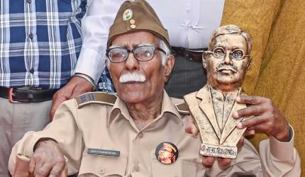 INA Veteran Salutes Netaji