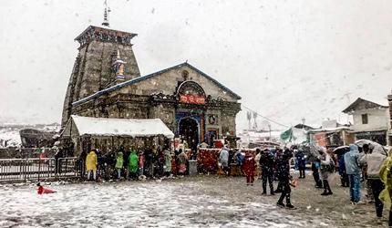 Even Snow Can't Deter Kedarnath Devotees