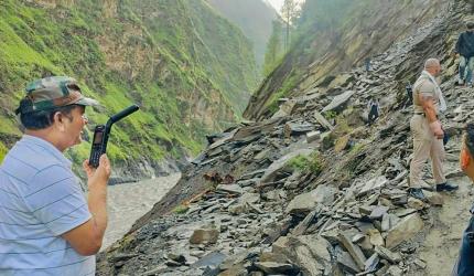 Landslides, heavy rains kill 5 in Himachal; 1200 roads closed