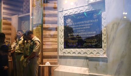 Omar questions use of national emblem on plaque of Hazratbal mosque
