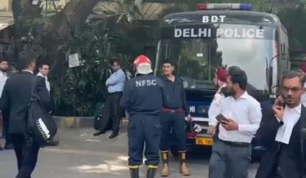 Bomb threat sparks panic in Delhi HC; judges leave courtrooms