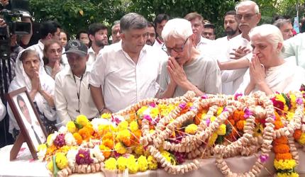 AI crash: Pilot's father rejects suicide, mental health claims