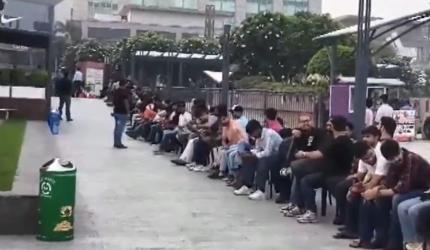 Scuffle erupts during iPhone 17 sale, cops use force