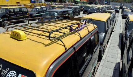 Woman threatens cabbie with molestation case over fare