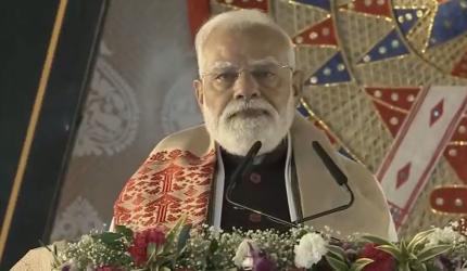 Cong handed over Assam's land to infiltrators: Modi