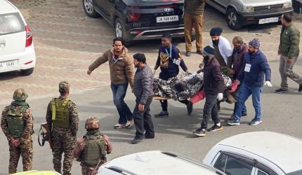 JK: Army vehicle falls into 200-ft gorge; 10 soldiers killed