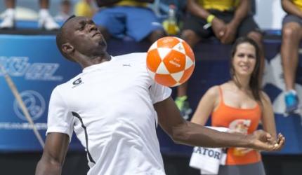 'Sprint King' Bolt signs for a football team