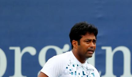 Paes-Sa oust top seeds; Sania-Strycova in quarters