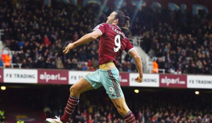 EPL PHOTOS: Carroll heads West Ham to third spot, Leicester lose