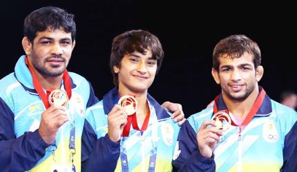 PHOTOS: Gold medal winners on Day 6 of the CWG