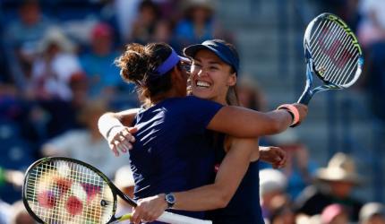 Hingis back in Fed Cup after half a lifetime away