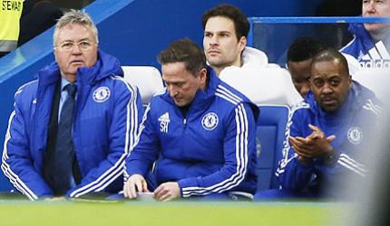 Hiddink pleased with striker-less Chelsea's point at Old Trafford