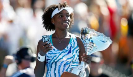 'Old' Venus beats Wozniacki to win title in windy Auckland