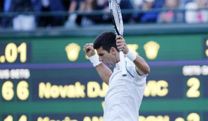 Bad light stops Djokovic after epic fightback, Federer in quarters