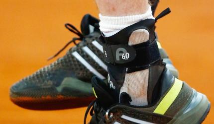 Newly married Murray wears his wedding ring on his ...errr shoelace