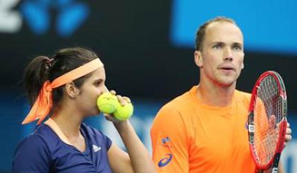 Top seeds Sania-Soares beaten in first round at French Open