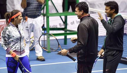 Sania-Bhupathi prevail over Paes-Navratilova pair