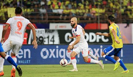 ISL: Super-sub Gadze helps Delhi Dynamos edge Sachin's Kerala Blasters