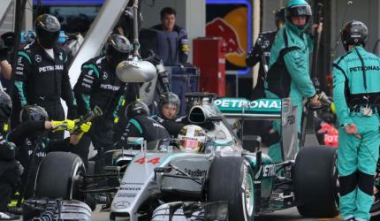 Lauda ponders the mystery of the vanishing Mercedes
