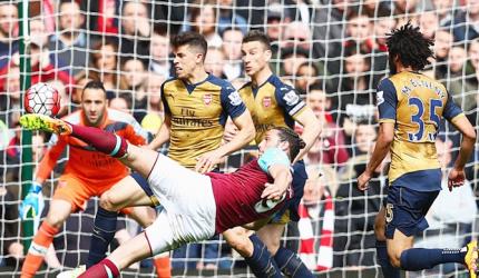 EPL PIX: Carroll scores hat-trick as West Ham hold Arsenal; Chelsea lose