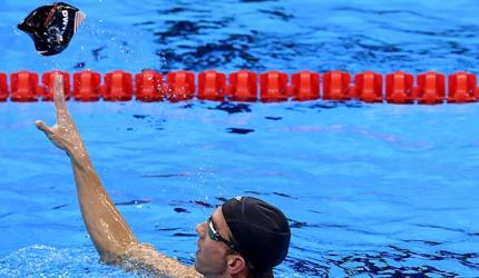 'Wardrobe malfunction' could not stop Phelps from winning 21st gold!