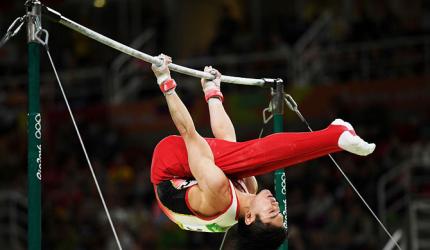 Uchimura wins gold, first all around gymnast in 44 years to do an encore