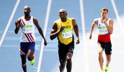 Usain Bolt eases into 200m semis in 20.28s