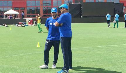 Kumble waxes lyrical about 'leader' MS Dhoni