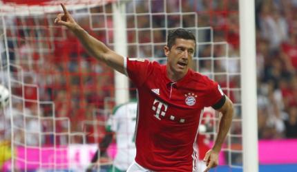 Bundesliga: Lewandowski treble as six-goal Bayern rout Werder