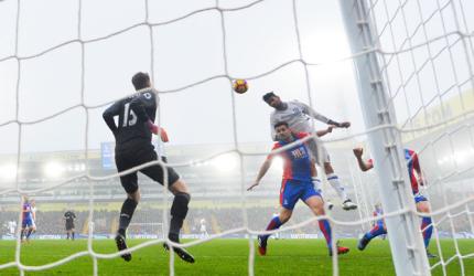 EPL PHOTOS: Chelsea seal win at Palace, Stoke hold Leicester 2-2