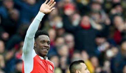 Arsenal's Welbeck, Barca's Suarez dominate European football weekend