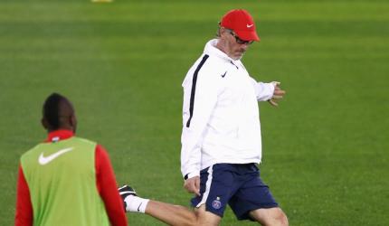 PSG's Blanc shows Aurier who's the boss...