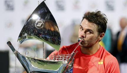 Dubai title: Wawrinka wins after marathon tiebreak