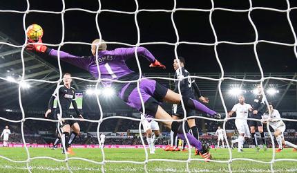 EPL PHOTOS: Swansea beat Watford to move out of relegation zone