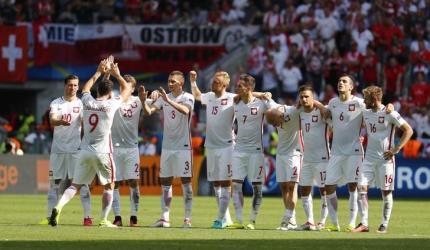 Euro 2016: Poland sink Switzerland on penalties to reach quarters