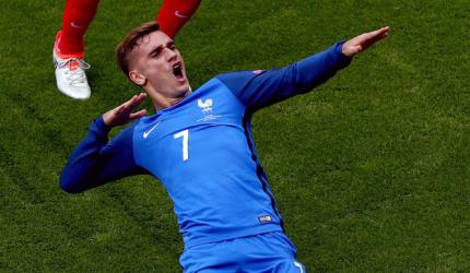 Euro 2016: Griezmann leads France back from deficit to beat Ireland