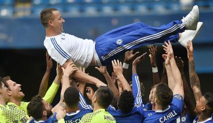 Tearful Terry tells Chelsea fans: 'I want to stay'