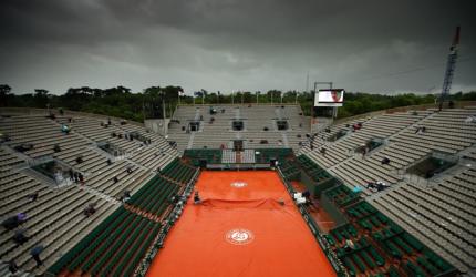 Damp fans learn French Open roof still years away