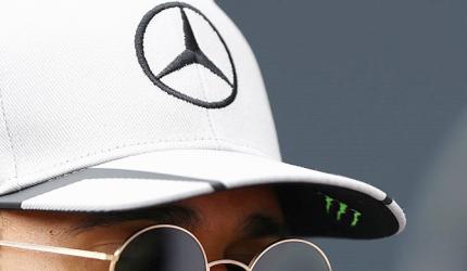 Hamilton storms to pole for Malaysian Grand Prix