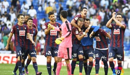 Eibar take over Bernabeu jacuzzi to celebrate Real draw