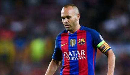 Injured Iniesta faces long spell out for Barcelona