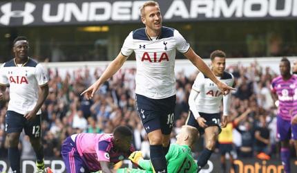 EPL PHOTOS: Tottenham's Kane sinks Sunderland then stretchered off