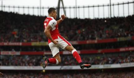 Arsenal blank Chelsea after first half blitz