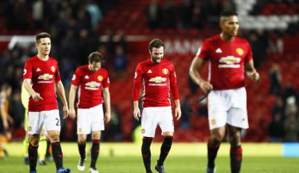 EPL PHOTOS: United frustrated by Hull, City thrash Hammers