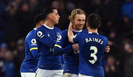 Manchester City's title hopes hit by Everton teens