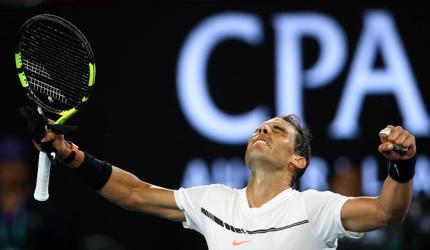 Nadal demolishes Baghdatis to reach third round