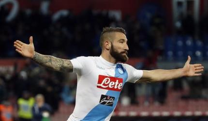 Europe football: Napoli snatch 95th minute win against 10-man Sampdoria