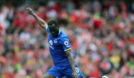 Manchester United agree fee for Everton's Lukaku