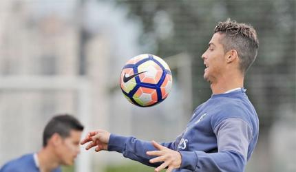 La Liga: Can Real keep title hopes alive at Granada?