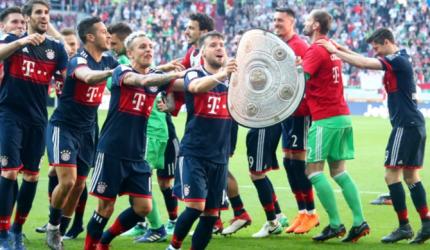 Football Briefs: Bayern overcome bizarre own goal to clinch another title